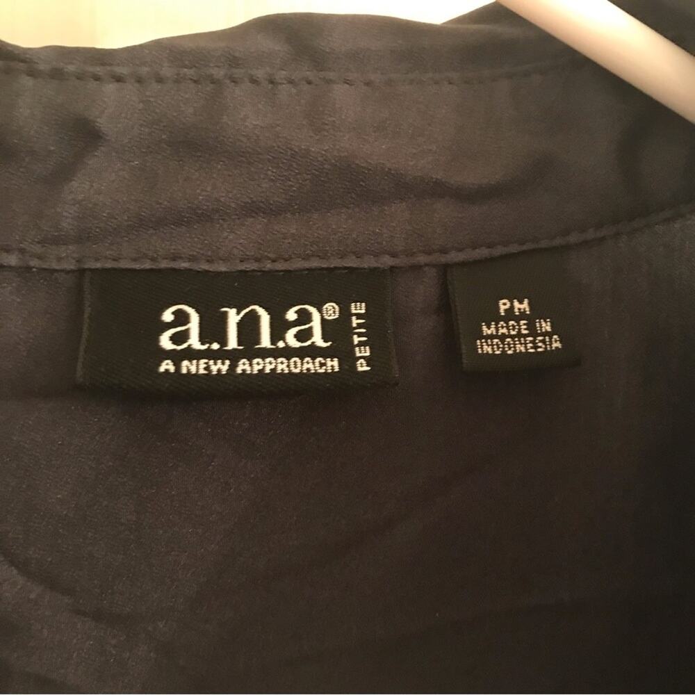 a.n.a Charcoal Gray 1/2 Button Down Shirt Size Petite Medium - Picture 2 of 6